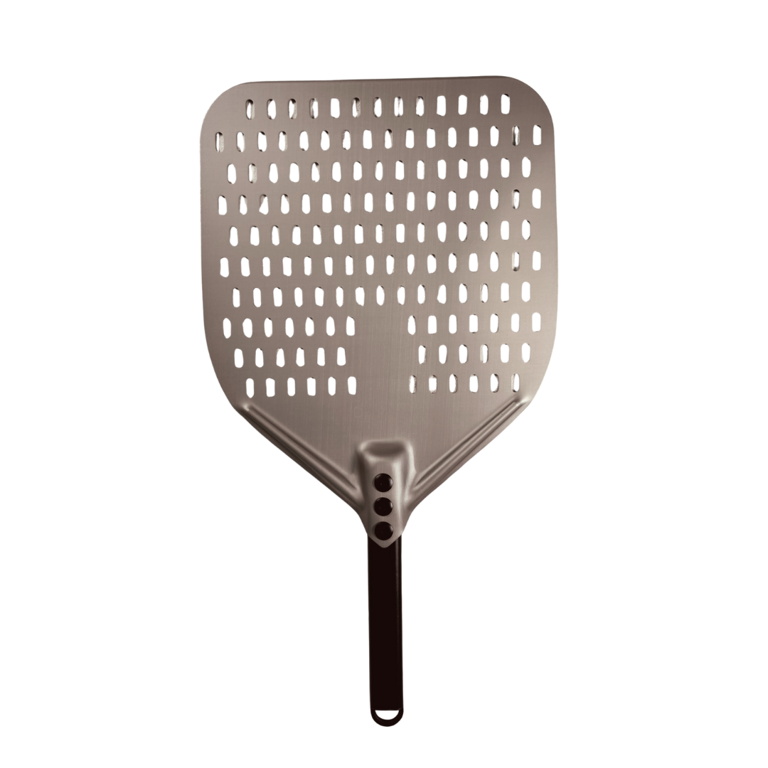 Dr. Pizza 12” perforált alumínium vető pizzalapát – könnyű, profi eszköz a pizza sütőbe vetéséhez és kivételéhez.